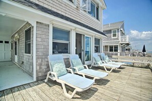 House (3 Bedrooms) | Interior - 2 Decks + Beach Access: Oceanfront Getaway! (Marshfield)