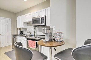 Apartment (3 Bedrooms) | Interior - 2 Mi to Downtown: Springfield Apt w/ Balcony! (Springfield)