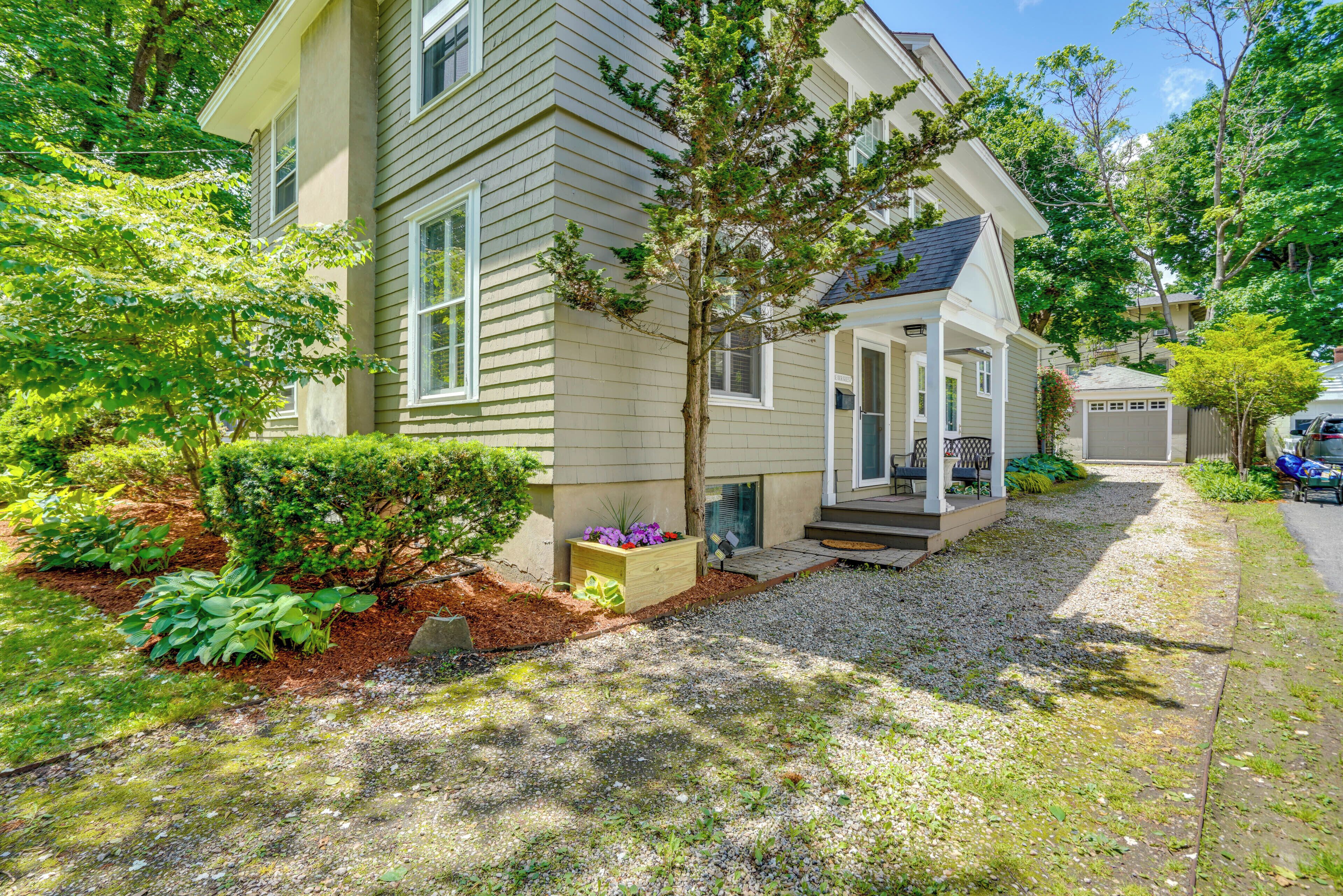 House (5 Bedrooms) | Interior