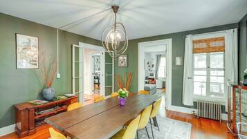 House (5 Bedrooms) | Interior