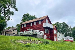 House (3 Bedrooms) | Interior - Lakeside Berkshires Home Near Hiking & Skiing! (Lanesborough)
