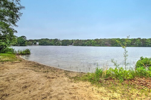 South Yarmouth Cottage ~ Half Mi to Beaches!