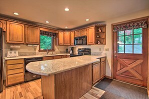 House (4 Bedrooms) | Interior - Waterfront New England House on Wickaboag Lake! (West Brookfield)