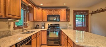 Waterfront New England House on Wickaboag Lake!