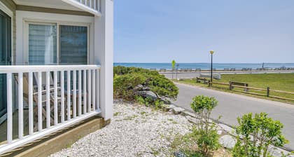 Breezy Oak Bluffs Condo - Steps to Inkwell Beach!