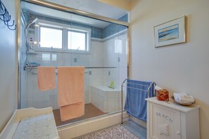 Apartment (2 Bedrooms) | Interior - Breezy Oak Bluffs Condo - Steps to Inkwell Beach! (Oak Bluffs)