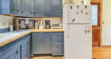 Cozy Monterey Home w/ Porch: Walk to Lake Garfield