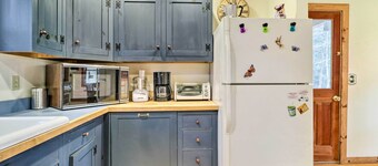 Cozy Monterey Home w/ Porch: Walk to Lake Garfield