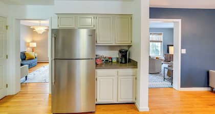 Walk to Dining: Downtown Lenox Guest House!