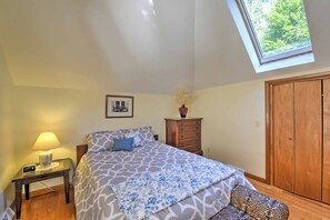 Interior - Families Welcome! East Falmouth Home 4 Mi to Beach (East Falmouth)