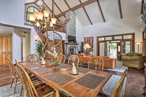 House (3 Bedrooms) | Front of property - Ornate Lake Arrowhead Home With Deck (Lake Arrowhead)