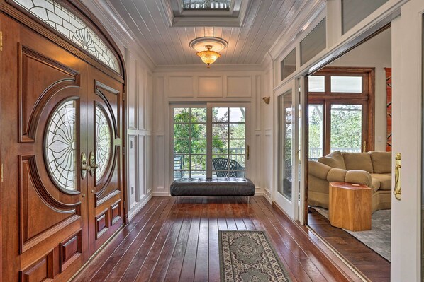 House (3 Bedrooms) | Interior - Ornate Lake Arrowhead Home With Deck (Lake Arrowhead)