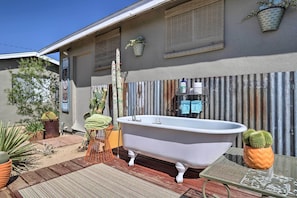House (2 Bedrooms) | Interior - 'rockview House' 5 Mi to Joshua Tree Nat'l Park! (Joshua Tree)
