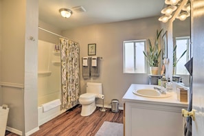 House (2 Bedrooms) | Interior - 'rockview House' 5 Mi to Joshua Tree Nat'l Park! (Joshua Tree)