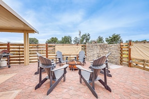 House (3 Bedrooms) | Interior - Updated Abode: 22 Mi to Joshua Tree National Park! (Morongo Valley)