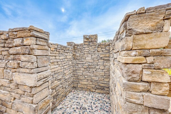 House (3 Bedrooms) | Interior - Updated Abode: 22 Mi to Joshua Tree National Park! (Morongo Valley)