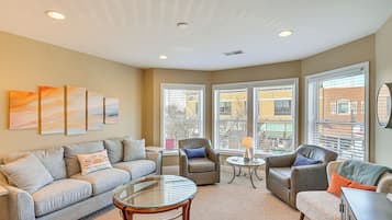 Apartment (2 Bedrooms) | Front of property