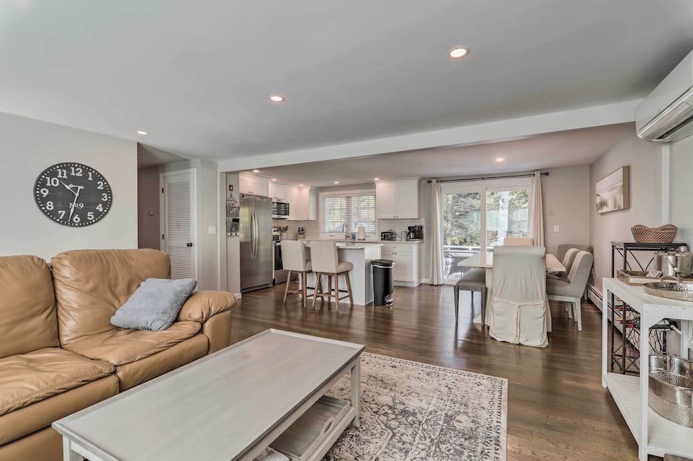 Pool Table + Fire Pit: Wooded Hyannis Haven! - Cummaquid, MA