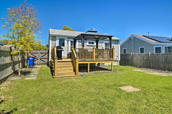 Interior - Wareham Cottage w/ Deck, Walk to Swift's Beach (Wareham)