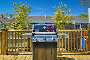 Cottage (2 Bedrooms) | Interior - Wareham Cottage w/ Deck, Walk to Swift's Beach (Wareham)