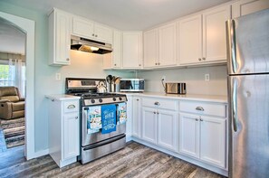 Interior - Wareham Cottage w/ Deck, Walk to Swift's Beach (Wareham)