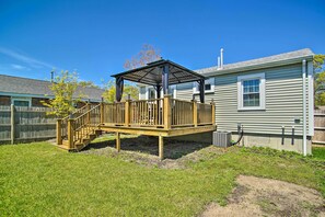 Interior - Wareham Cottage w/ Deck, Walk to Swift's Beach (Wareham)