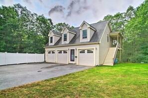 Interior - Cape Cod Home w/ Deck ~ 3 Mi to Beaches (Buzzards Bay)