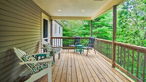 A wooden deck with a railing, a bench, and two chairs. - Cape Cod Home w/ Deck ~ 3 Mi to Beaches (Buzzards Bay)