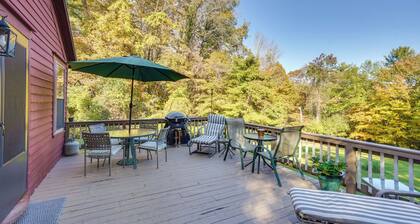 Tranquil 3 BR Stockbridge House w/ Private Deck!