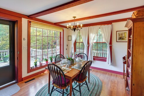 Tranquil 3 BR Stockbridge House w/ Private Deck!
