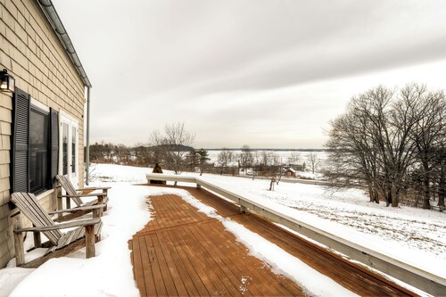 Ipswich Cottage: Beautiful Views, 5 Mins to Beach