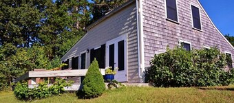 Ipswich Cottage: Beautiful Views, 5 Mins to Beach