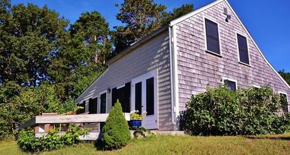 Ipswich Cottage: Beautiful Views, 5 Mins to Beach