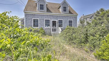 Cottage (3 Bedrooms) | Front of property