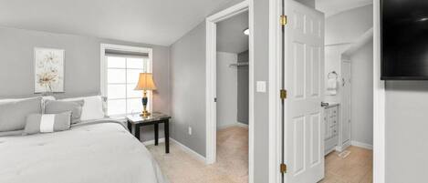 3 bedrooms, desk, iron/ironing board, travel cot