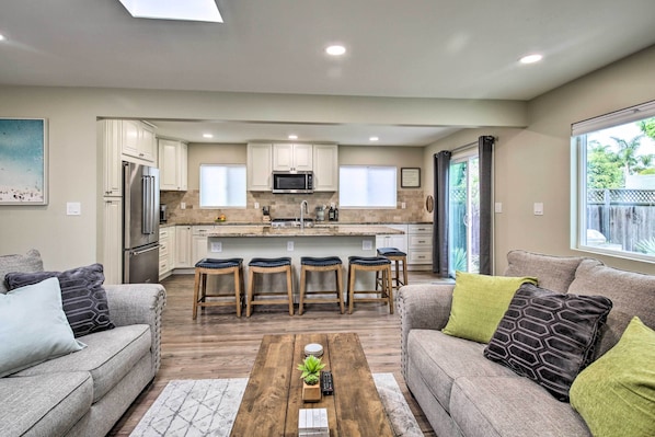 House (2 Bedrooms) | Interior - Coastal Carlsbad Home: 1 Mi to Beach & Downtown (Carlsbad)