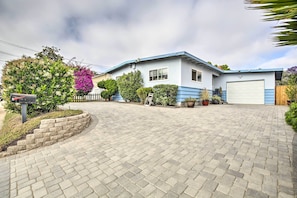 House (2 Bedrooms) | Interior - Coastal Carlsbad Home: 1 Mi to Beach & Downtown (Carlsbad)