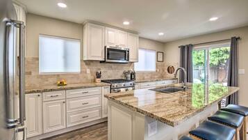 House (2 Bedrooms) | Interior