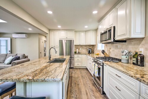 Coastal Carlsbad Home: 1 Mi to Beach & Downtown