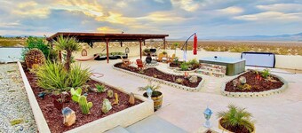 Chic Joshua Tree Pad w/ Mountain Views & Hot Tub