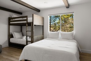 4 bedrooms, free WiFi, bed sheets