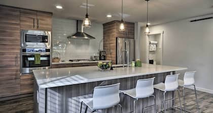 Sleek Riverfront Condo on Pier in Downtown Astoria