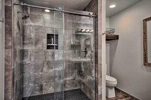 Apartment (2 Bedrooms) | Interior - Sleek Riverfront Condo on Pier in Downtown Astoria (Astoria)