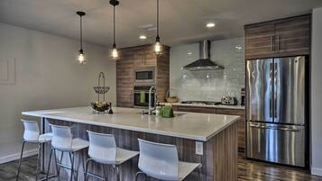 Apartment (2 Bedrooms) | Front of property