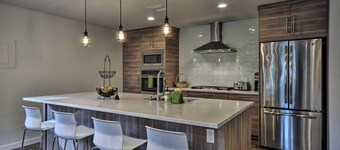 Sleek Riverfront Condo on Pier in Downtown Astoria