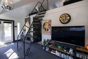 House (2 Bedrooms) | Interior - Private Modern Entertainment Getaway (Anderson)
