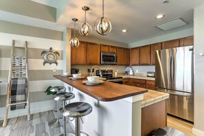 Apartment (1 Bedroom) | Interior - Coastal Florida Abode w/ Pool Access & Ocean Views (Panama City Beach)