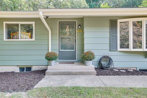 Interior - Four-season Home on Scenic Bluff Country Acreage! (Black River Falls)