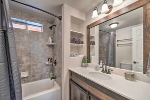 House (3 Bedrooms) | Interior - On the Rocks - A Modern Home w/ Decks & Views (Cloudcroft)