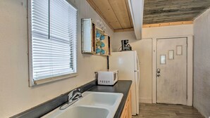 A compact kitchen with a sink, a microwave, and a refrigerator. - Hot Springs Home: 2 Mi to Hot Springs Nat'l Park (Hot Springs)